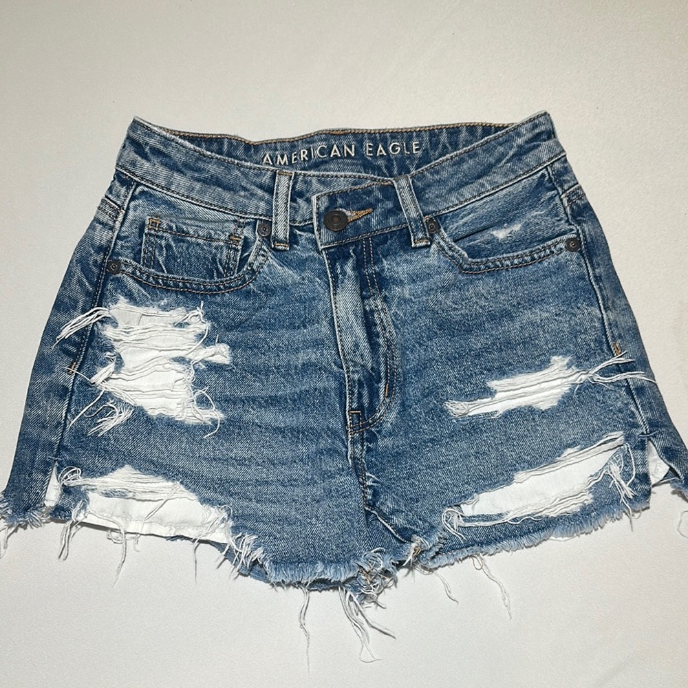 American Eagle Distressed Jean “Mom” Shorts Size 00